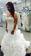 Load image into Gallery viewer, White by Vera Wang &#39;VW351172&#39; wedding dress size-12 NEW
