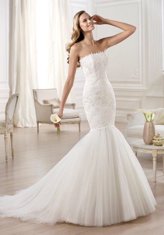 Pronovias 'Ona' size 12 sample wedding dress front view on model