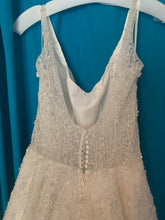 Load image into Gallery viewer, Enaura &#39;Aurora&#39; wedding dress size-12 NEW
