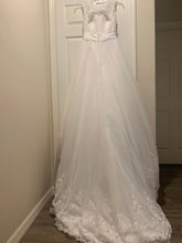 Load image into Gallery viewer, Symphony of Venus &#39;Ball gown&#39; wedding dress size-08 PREOWNED
