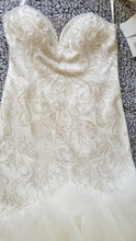 Load image into Gallery viewer, Galina Signature &#39;SWG760&#39; wedding dress size-06 NEW
