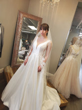 Load image into Gallery viewer, Monica Loretti  &#39;Corseted Ballgown &#39; wedding dress size-04 NEW
