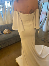 Load image into Gallery viewer, Alyssa Kristin &#39;SANDRA&#39; wedding dress size-12 NEW
