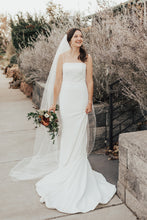 Load image into Gallery viewer, Evie Young &#39;Zoie, EY310&#39; wedding dress size-06 PREOWNED

