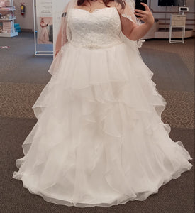 David's Bridal 'WG3830' wedding dress size-22 NEW