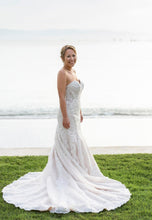 Load image into Gallery viewer, Martina Liana &#39;895&#39; wedding dress size-06 PREOWNED
