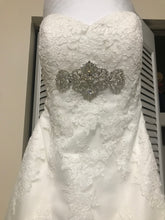 Load image into Gallery viewer, Alfred Angelo &#39;2438&#39; size 4 used wedding dress front view close up
