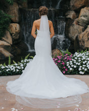 Load image into Gallery viewer, Alfred Angelo &#39;2526&#39; size 6 used wedding dress back view on bride

