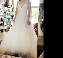 Load image into Gallery viewer, Allure Bridals &#39;Romance-3308&#39; wedding dress size-08 NEW
