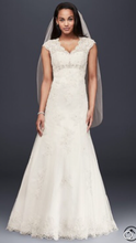 Load image into Gallery viewer, David&#39;s Bridal &#39;Cap Sleeve&#39; size 2 new wedding dress front view on model
