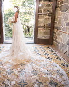 Pronovias 'Dria' size 4 used wedding dress side view on bride