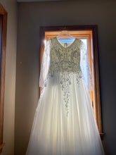 Load image into Gallery viewer, Monica Loretti &#39;8167&#39; wedding dress size-08 NEW
