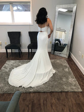 Load image into Gallery viewer, Mikaella &#39;Style 2053&#39; wedding dress size-08 SAMPLE
