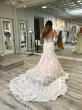 Load image into Gallery viewer, Allure Bridals &#39;C504&#39; wedding dress size-04 NEW
