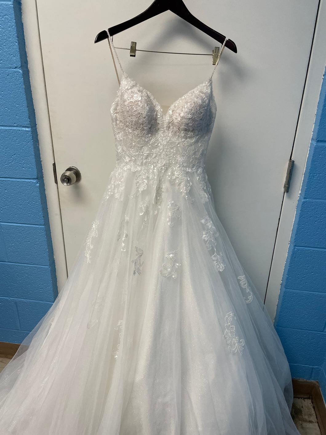 Stella York '6886' wedding dress size-08 SAMPLE
