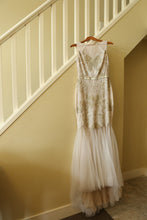 Load image into Gallery viewer, Badgley Mischka &#39;Pisces&#39; wedding dress size-06 PREOWNED
