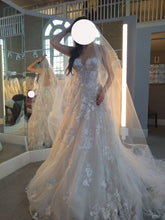 Load image into Gallery viewer, Galia lahav &#39;G-103&#39; wedding dress size-06 PREOWNED

