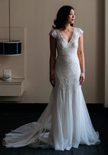 Load image into Gallery viewer, Rosa Clara &#39;Ubela&#39; size 2 used wedding dress front view on bride
