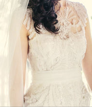 Load image into Gallery viewer, Monique Lhuillier &#39;Luella&#39; - Monique Lhuillier - Nearly Newlywed Bridal Boutique - 1

