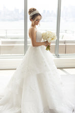 Load image into Gallery viewer, GH &#39;Custom Made&#39; wedding dress size-04 PREOWNED

