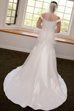 Load image into Gallery viewer, Alfred Angelo &#39;1148 or E3708&#39; wedding dress size-10 PREOWNED
