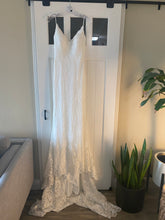 Load image into Gallery viewer, Christina Wu &#39;Lara&#39; wedding dress size-04 NEW
