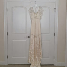 Load image into Gallery viewer, Catherine Deane &#39;Lita Gown&#39; wedding dress size-00 NEW

