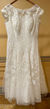 Load image into Gallery viewer, Oleg Cassini &#39;8CMK513&#39; wedding dress size-16 PREOWNED
