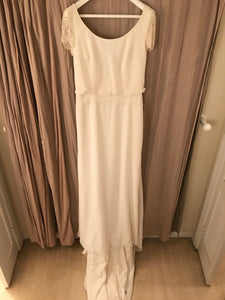 Rosa Clara 'Divan' size 8 sample wedding dress front view on hanger