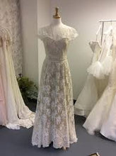 Load image into Gallery viewer, Chaviano Couture &#39;Ginny&#39; size 12 sample wedding dress front view on mannequin
