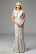Load image into Gallery viewer, Watters &#39;Doyle&#39; size 4 new wedding dress front view on model
