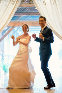 Oscar de la Renta 'Caroline' size 4 used wedding dress front view on bride