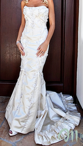 Carolina Herrera 'Beaded Floral' size 6 used wedding dress front view on model