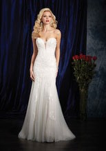 Load image into Gallery viewer, Alfred Angelo &#39;984&#39; size 14 new wedding dress front view on model
