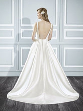 Load image into Gallery viewer, Moonlight &#39;Tango&#39; size 8 new wedding dress back view on model
