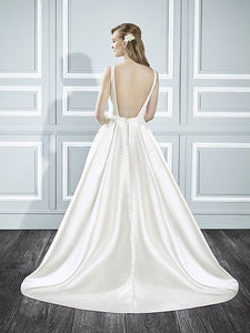 Moonlight 'Tango' size 8 new wedding dress back view on model