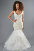 Load image into Gallery viewer, Monique Lhuillier &#39;Teagan&#39; - Monique Lhuillier - Nearly Newlywed Bridal Boutique - 9
