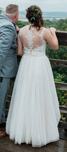 Load image into Gallery viewer, Mori Lee &#39;Majestic&#39; size 12 used wedding dress back view on bride
