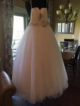 Load image into Gallery viewer, Allure Bridals &#39;2607&#39; size 10 new wedding dress front view on hanger
