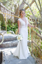 Load image into Gallery viewer, Berta &#39;2016&#39; size 4 used wedding dress front view on bride
