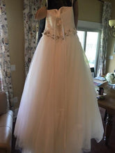 Load image into Gallery viewer, Allure Bridals &#39;2607&#39; size 10 new wedding dress back view on hanger
