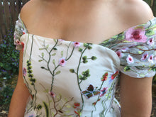 Load image into Gallery viewer, Custom &#39;Floral Embroidered&#39; size 8 new wedding dress view of bodice
