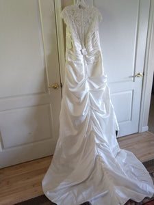 David's Bridal 'Cap Sleeve Satin' size 18 new wedding dress back view on hanger