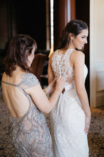 Load image into Gallery viewer, Essence of Australia &#39;2174&#39; size 2 used wedding dress back view on bride
