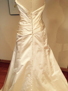 Vera Wang 'Satin Gown' - Vera Wang - Nearly Newlywed Bridal Boutique - 1