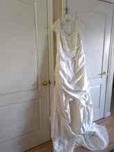 Load image into Gallery viewer, David&#39;s Bridal &#39;Cap Sleeve Satin&#39; size 18 new wedding dress front view on hanger
