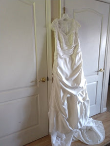 David's Bridal 'Cap Sleeve Satin' size 18 new wedding dress front view on hanger