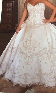 Eve of Milady '4269' size 10 new wedding dress front view on bride