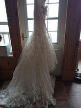 Load image into Gallery viewer, Enzoani &#39;Diana&#39; - Enzoani - Nearly Newlywed Bridal Boutique - 5
