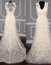 Load image into Gallery viewer, Carolina Herrera &#39;Audrey&#39; size 6 new wedding dress back/front views on mannequins
